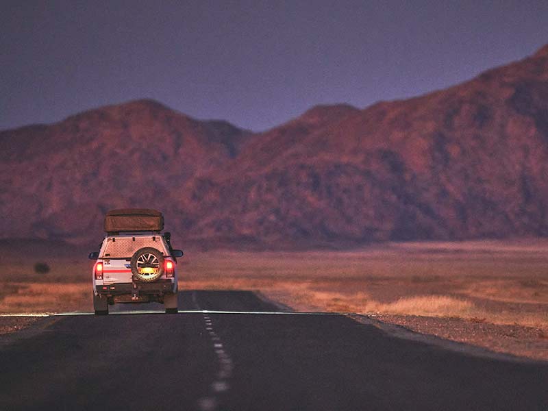 Budget-4x4-Allradwagen-Namibia-mit-Campingausrüstung-5-personen